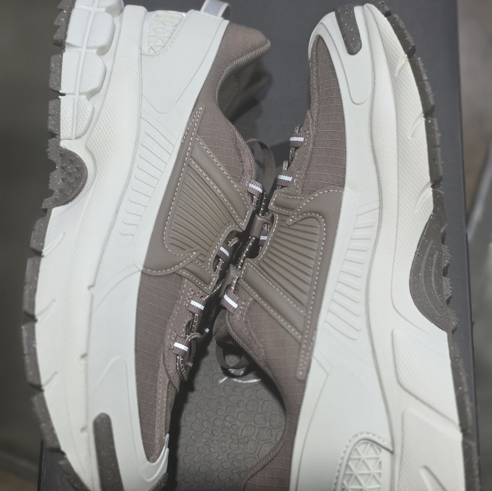 Nike Zoom Vomero 5 Roam